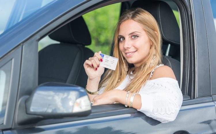  Ασφάλεια Αυτοκινήτου για Νέους Οδηγούς: Όλα Όσα Πρέπει να Ξέρεις Πριν Πιάσεις Τιμόνι